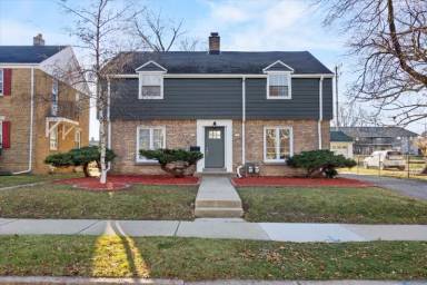 Main picture of 9121 W Hawthorne Ave