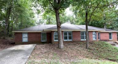 Main picture of 1318 Kurt Cir