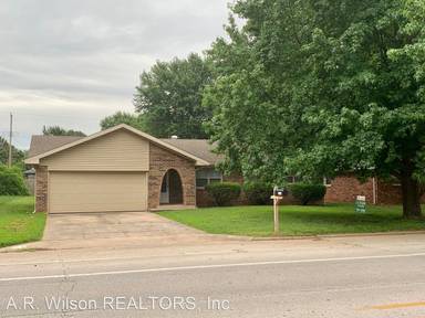 Main picture of 3302 S Jefferson Ave