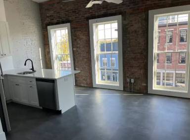 Main picture of 147 E Main St