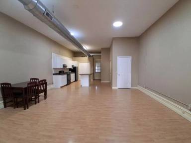 Main picture of 106 1/2 E Main St