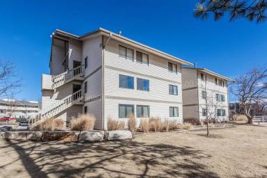 Main picture of Heatheridge Lake Condominiums