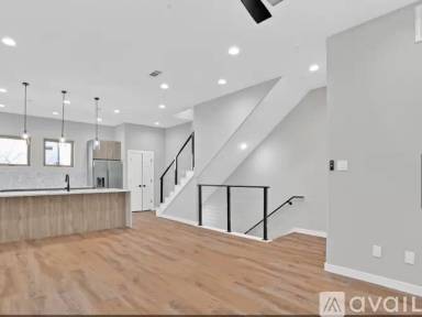 Main picture of 2815 Weisenberger St