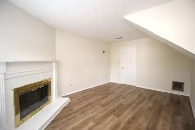 Main picture of 330 Knoll Ridge Ct