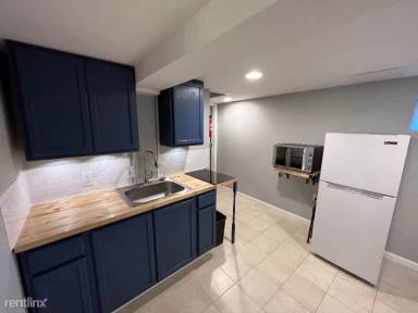 Main picture of 3919 Clark St