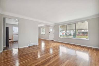 Main picture of 5339 Elmwood Ave