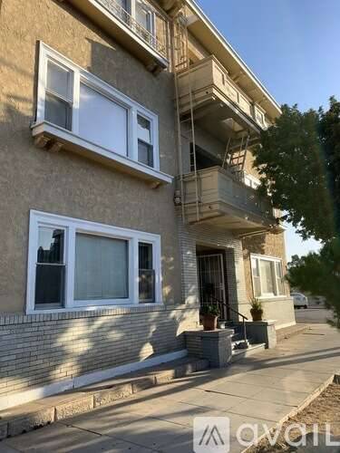 Main picture of 305 W 4th St