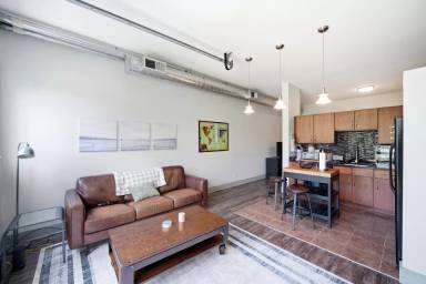 Main picture of 1611 Central Ave
