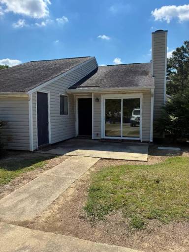 Main picture of 3701 Nealshire Dr NW
