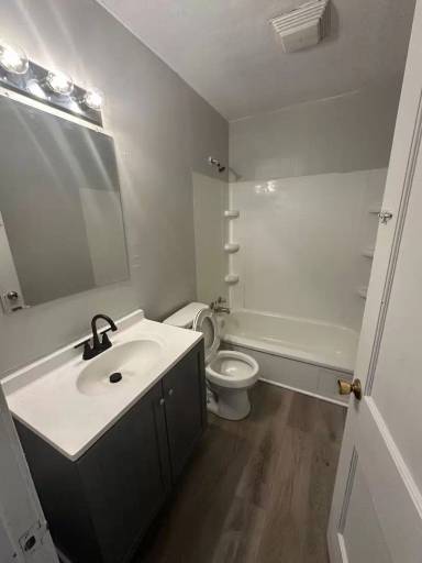 Main picture of 2105 S Vine St