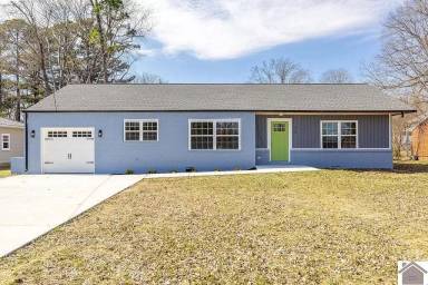 Main picture of 210 Woodlawn Ave