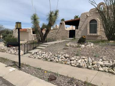 Main picture of 810 N Camino Santiago