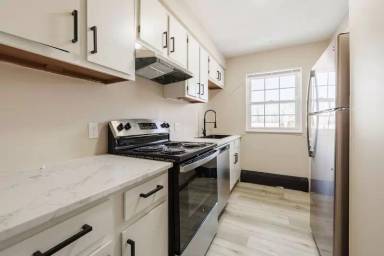 Main picture of 35 Oakmount Ave