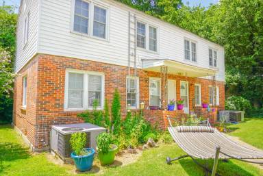 Main picture of 458 College Ave