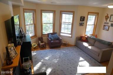 Main picture of 3316 N Damen Ave