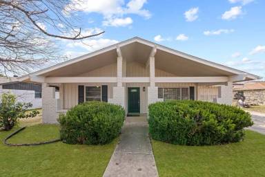 Main picture of 4402 Seabreeze Dr