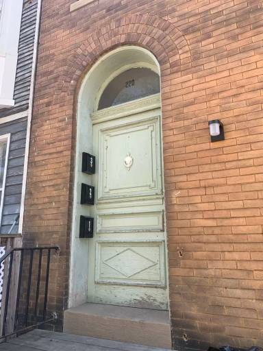 Main picture of 220 E Philadelphia St