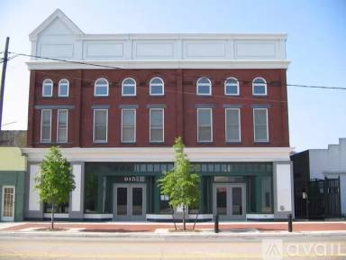 Main picture of 915 High St
