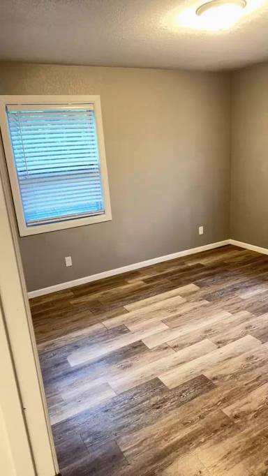 Main picture of 702 S 10th St