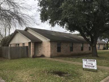 Main picture of 2500-30 Hickory Dr