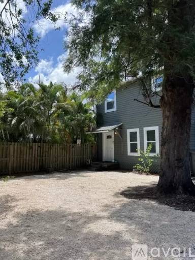 Main picture of 5705 1/2 N Seminole Ave