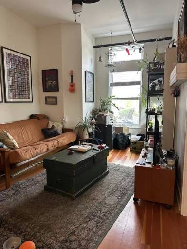 Main picture of 809 Massachusetts St