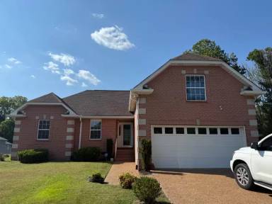 Main picture of 205 Queens Lane Ct