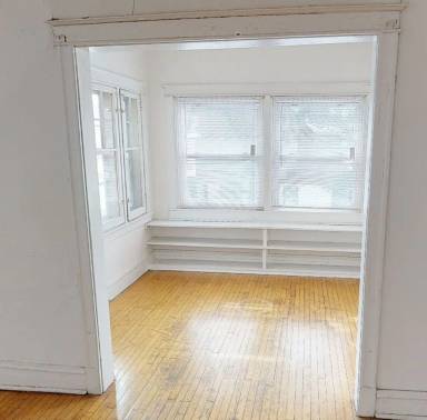 Main picture of 1902 E Linnwood Ave