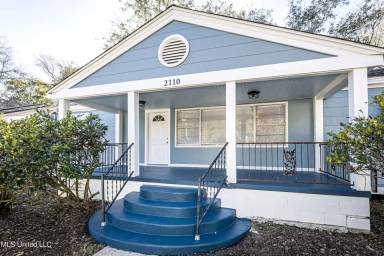 Main picture of 2110 Convent Ave