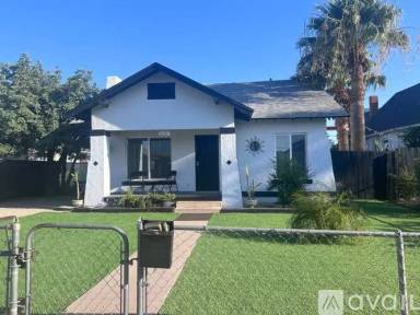 Main picture of 2137 W Madison St