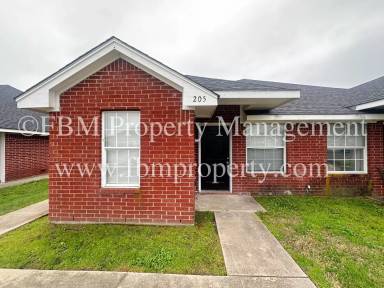 Main picture of 205 W Lamar St