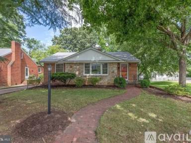Main picture of 1413 Brent St