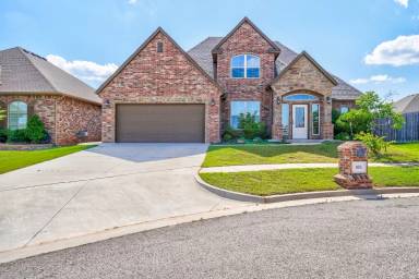 Main picture of 905 Samantha Ln