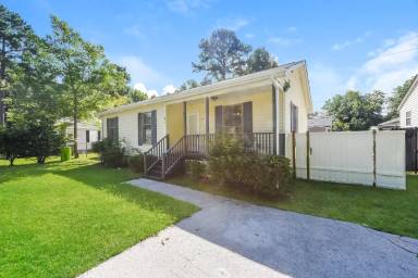 Main picture of 417 Riley St
