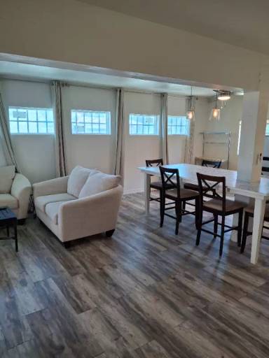 Main picture of 218 N Sweetwater Ln