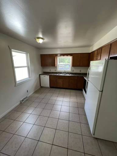 Main picture of 2808 Skyway Ln