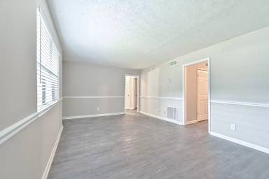 Main picture of 2425 Candler Rd