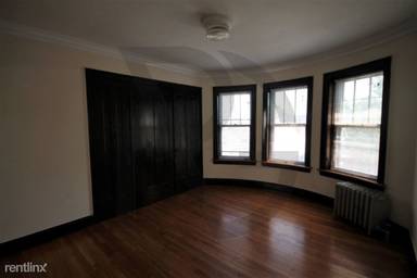 Main picture of 2131 W Giddings St