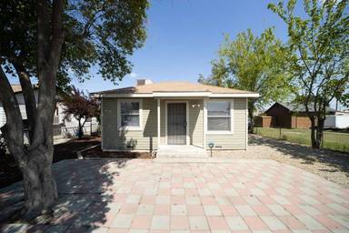 Main picture of 3541 E Clay Ave