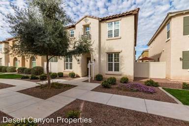 Main picture of 949 S Wallrade Ln