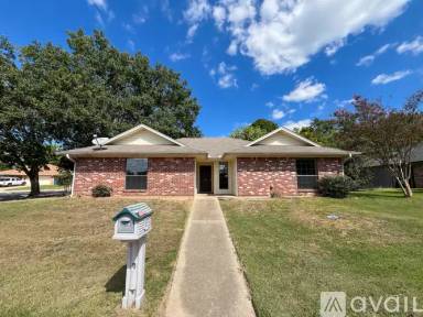 Main picture of 408 W Briar Ct