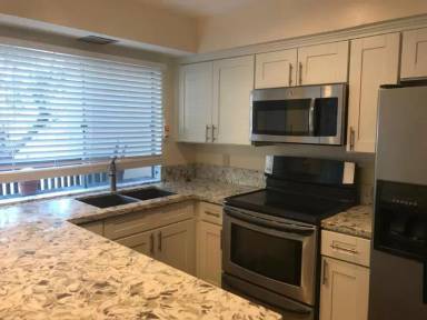 Main picture of 7960 Mission Center Ct