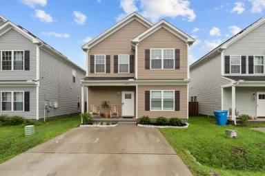 Main picture of 824 Somb Moore Ways