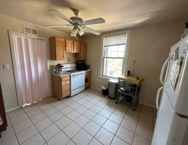 Main picture of 2711 N Kenmore Ave