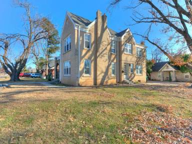 Main picture of 1620 N Ross Ave