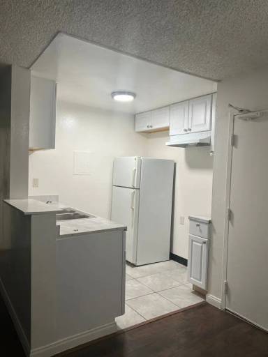 Main picture of 15050 Vanowen St