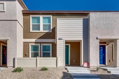 Main picture of 1903 Omaggio Vista St