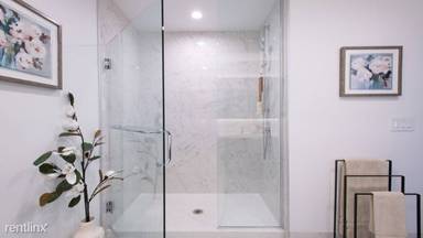 Main picture of 1162 N La Salle Dr