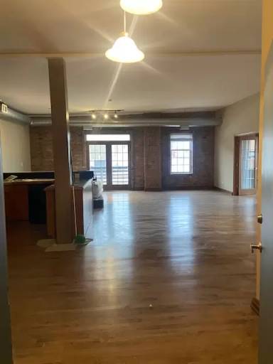 Main picture of 223 E Chicago St