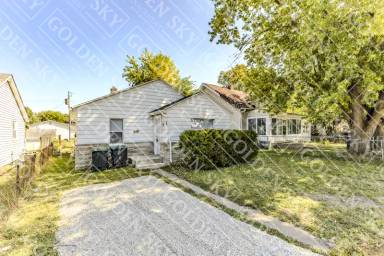 Main picture of 2102 S Monroe St